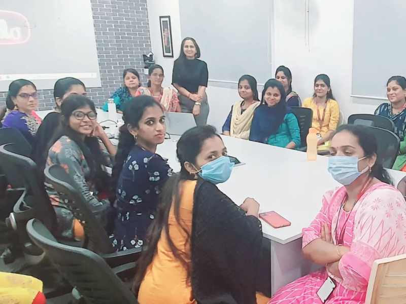 Pinky Akash recently conducted a session on Styling and Grooming at Right HealthCare Solutions