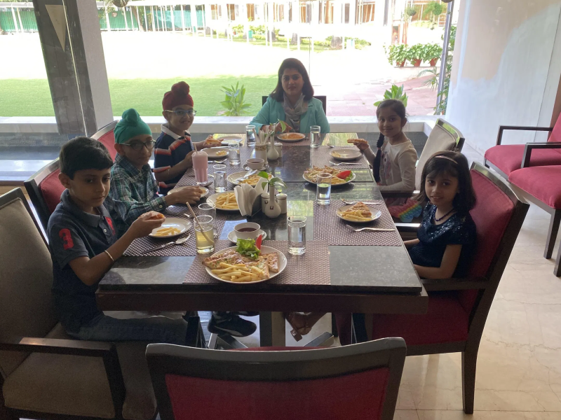 Omkareshwari Pal conducted a 5 days workshop on “Dining Etiquette” for kids aged 6 to 8
