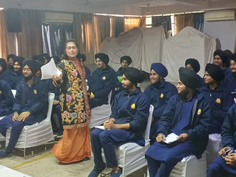 Delhi based Soft Skills Trainer, Anjali Basra conducted a session on ‘Resume Building’ at Shri Guru Granth Sahib Vidya Kendra, Delhi