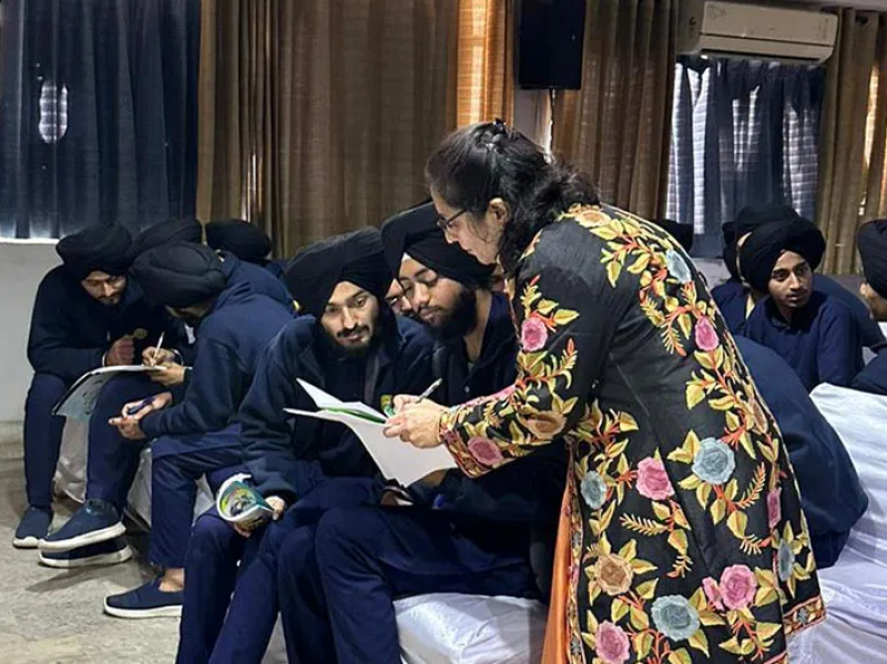 Delhi based Soft Skills Trainer, Anjali Basra conducted a session on ‘Resume Building’ at Shri Guru Granth Sahib Vidya Kendra, Delhi