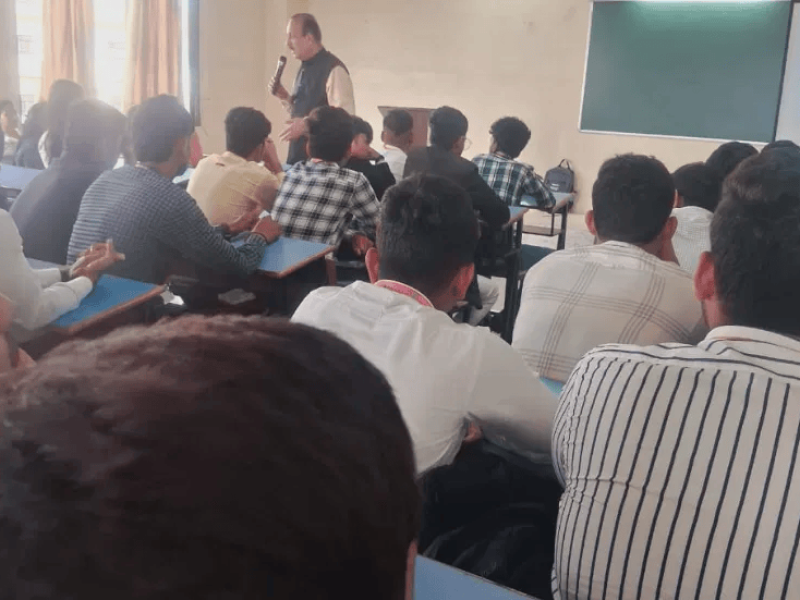 Pune based Soft Skills Trainer Col Uday Jagavkar conducted a Session for Civil Engineering students