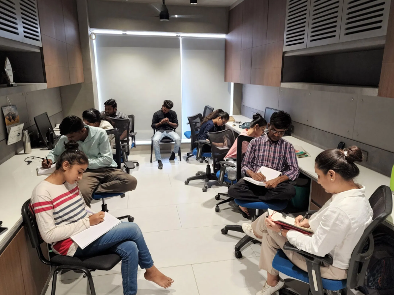 Hiral Patel recently conducted a 4 hours session on Who Am I? Re-writing my life story for a reputed company in Vadodara
