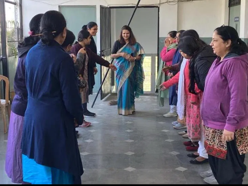 Delhi based Soft Skills Trainer Ms Kiran Khattar conducted a soft skills session for the teachers of a foundation