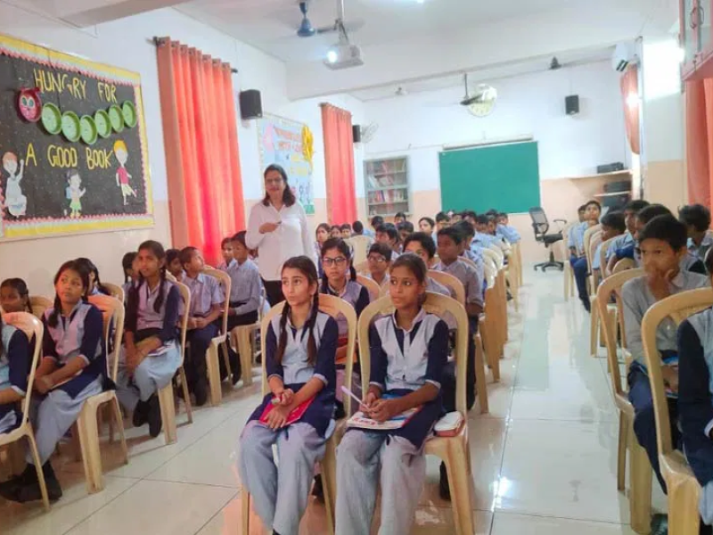Delhi based Soft Skills Trainer Ms Kiran Khattar conducted a soft skills session for the students of a foundation based at Noida