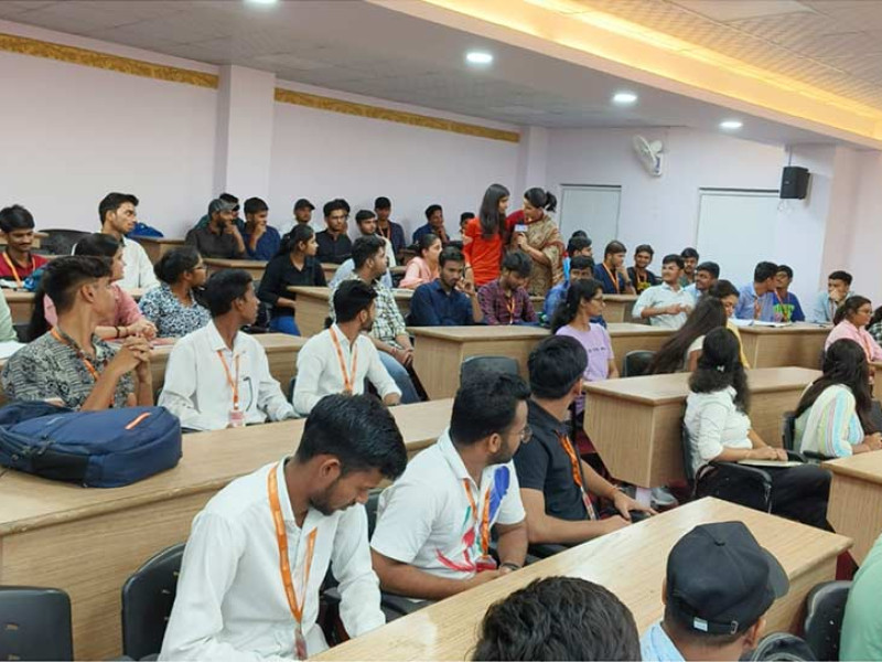 Delhi based Corporate Trainer, Capt Manjula Katoch conducted a training session on, “Goal Setting- Know Your Destination” for the students of Dronacharya group of Institutions
