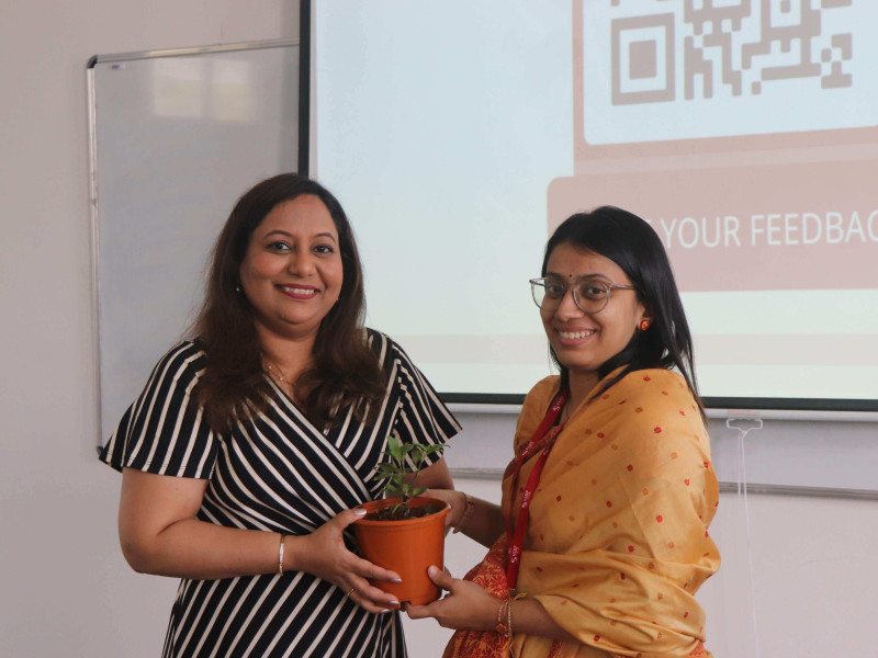 Pune based Image Consultant Nikita Sankeshwar Gorde conducted a workshop 'Polish to Perfection: Mastering Grooming & Etiquette for Professional Excellence'