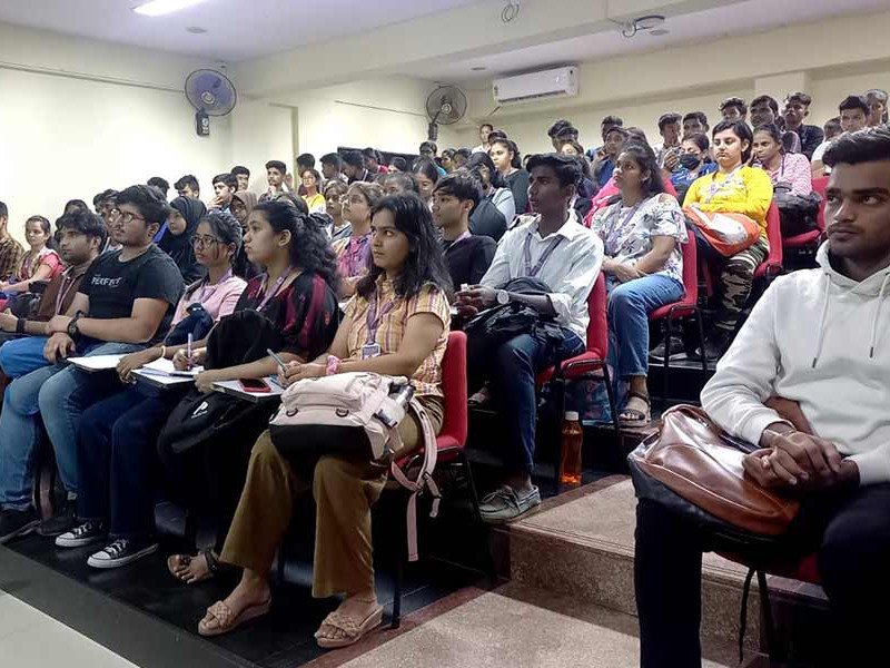 Nuzhat Mirajkar Conducted a Session on “Campus to Corporate” for graduating students of RD & NH National College