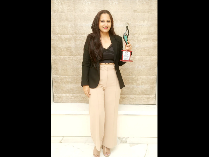 Pinky Akash Recently awarded the most promising professional award in the field of Image Management by Inspiring Indian Women IIW