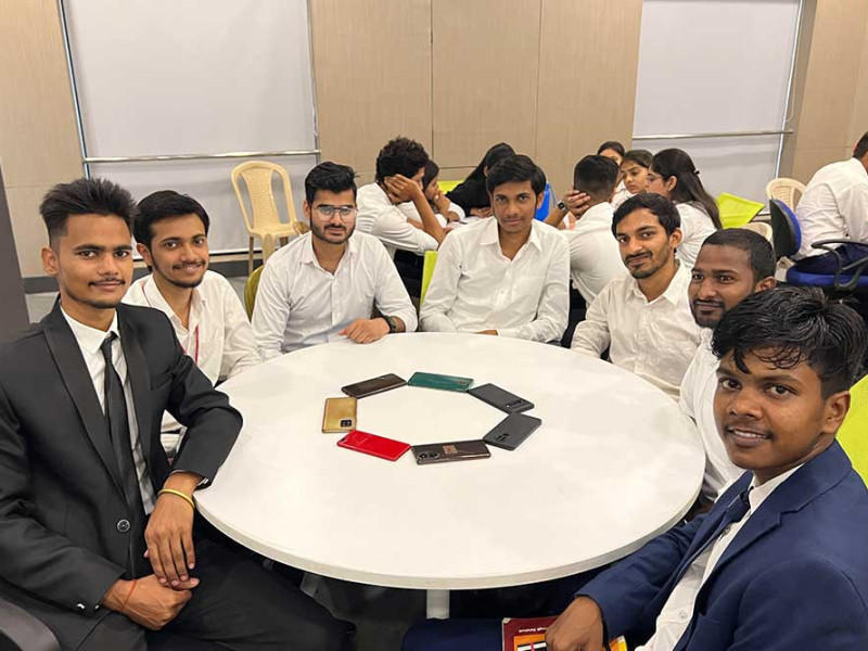 Delhi NCR-based Image Consultant and Soft Skills Trainer Dr. Shikha Singh was recently invited as a trainer to take behavioural training sessions on Building Employability Skills for the engineering students of IILM University.