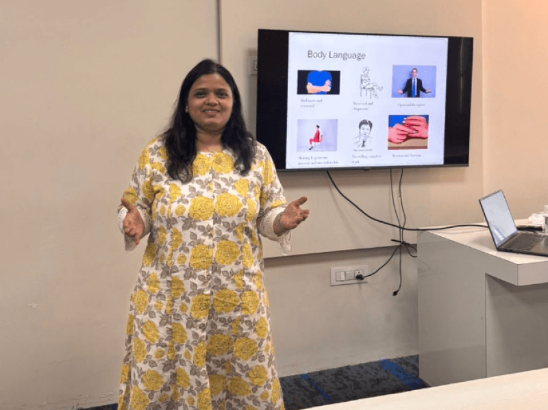 Pune based Image Consultant, Smruti Mehadia facilitated a 8 hours offline session for the final year MBA Students on 