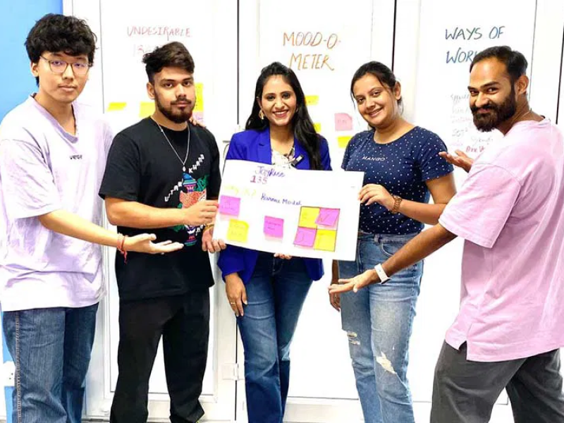 Delhi based Image Consultant, Tanya Garg, recently conducted an offline session at IIDE- Digital Marketing Institute, Delhi on the topic “Presentation Skills”