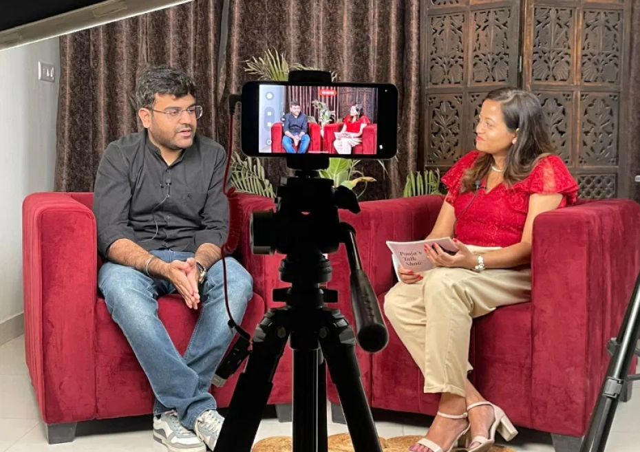Delhi based Image Consultant Pooja Kushwaha completed her 100th episode of Podcast Pooja’s Talk Show with Fintech Influencer