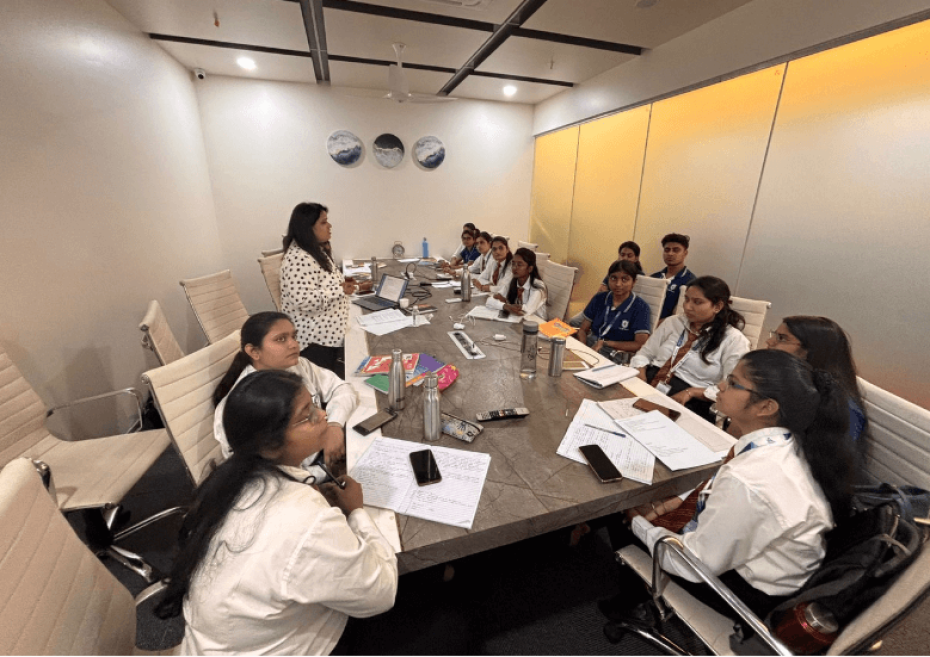 Pune based Image Consultant, Smruti Mehadia facilitated a 8 hours offline session for the final year MBA Students on 